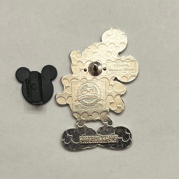 Patriotic Mickey Mouse American Flag Trading Pin - Picture 3 of 3